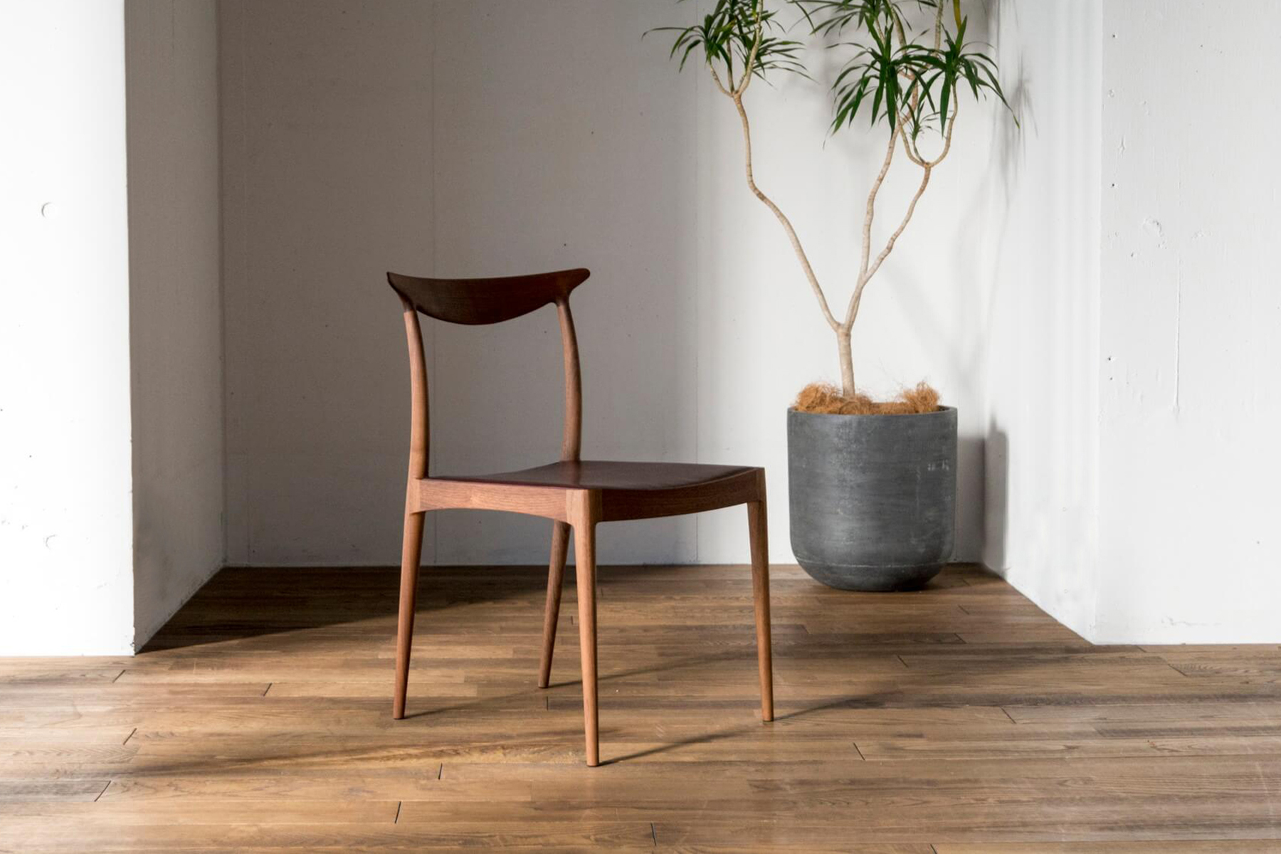 f-chair/心石工芸とTENONのダイニングチェア