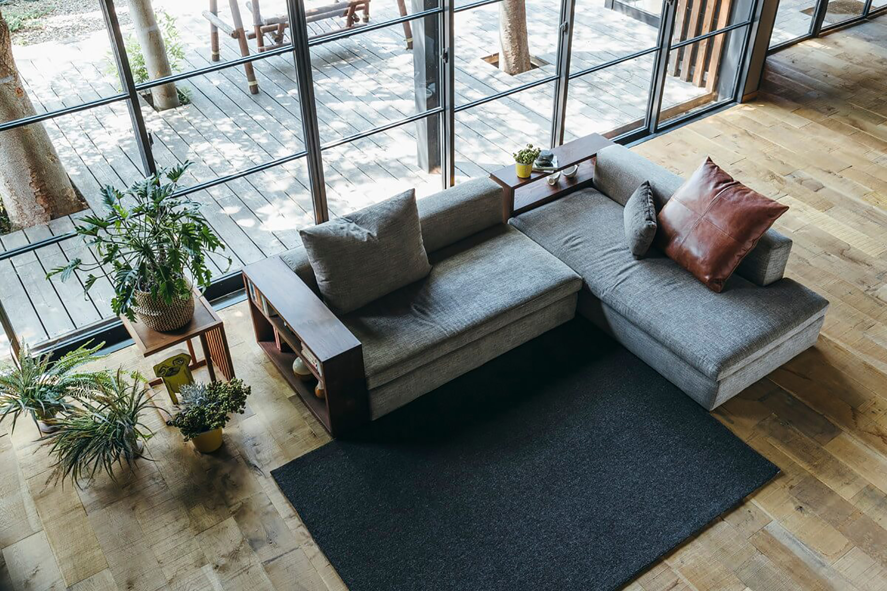 LIMA-WOOD/心石工芸のソファ