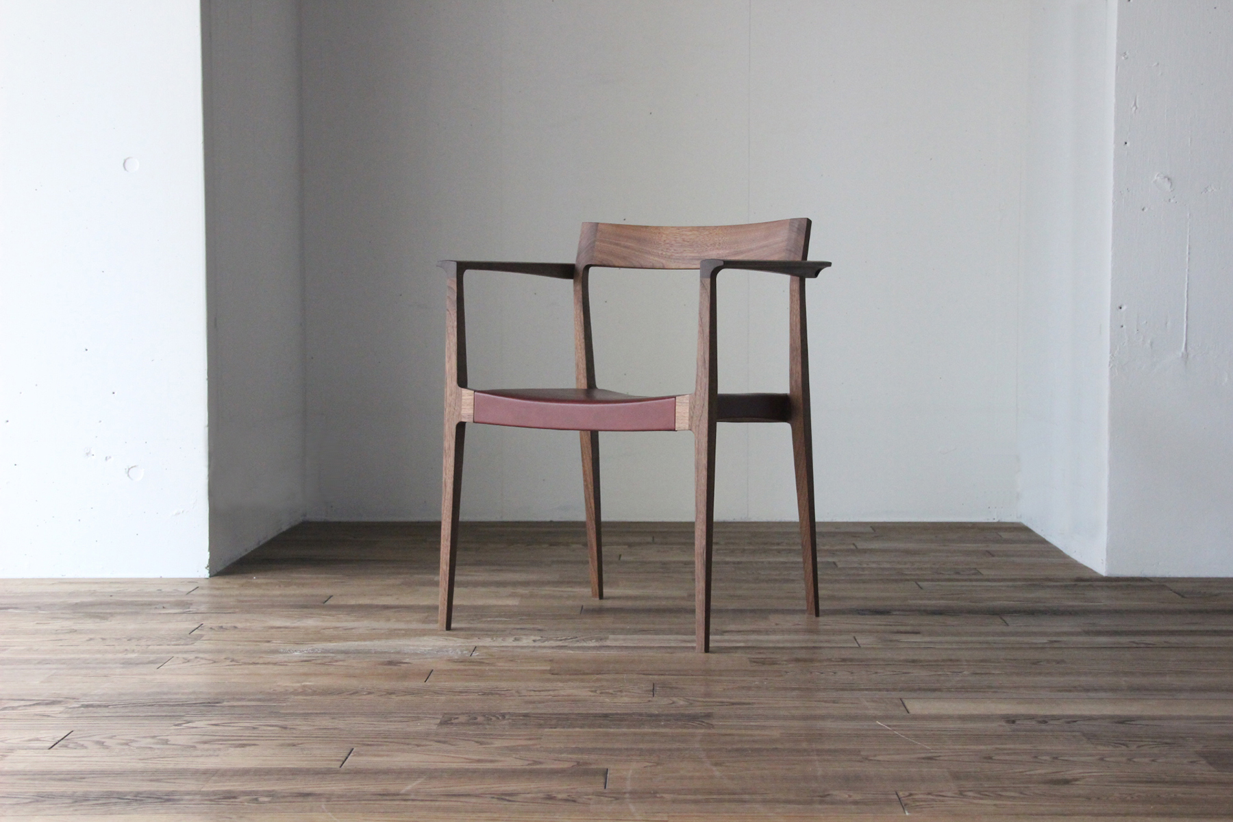 ST-CHAIR/心石工芸とTENONのダイニングチェア