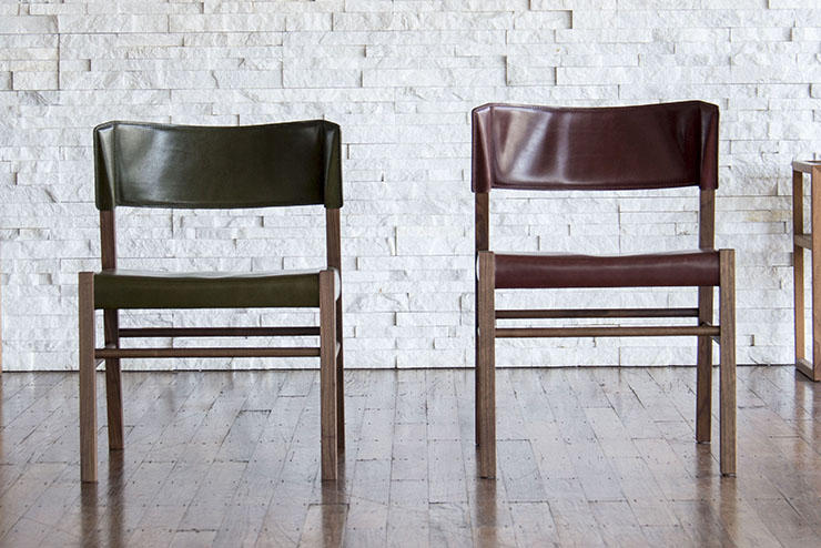 革の帯が人の形に合わせて支える椅子_栃木レザーのチェアハベナ20