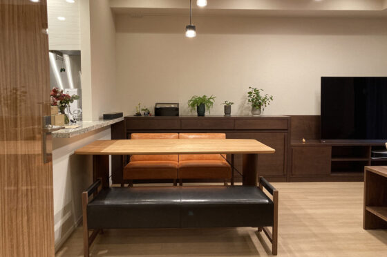 お気に入りの家具に囲まれる