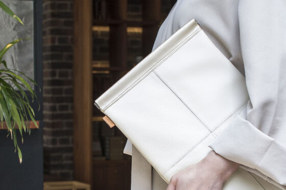 SLIM LEATHER SLEEVE